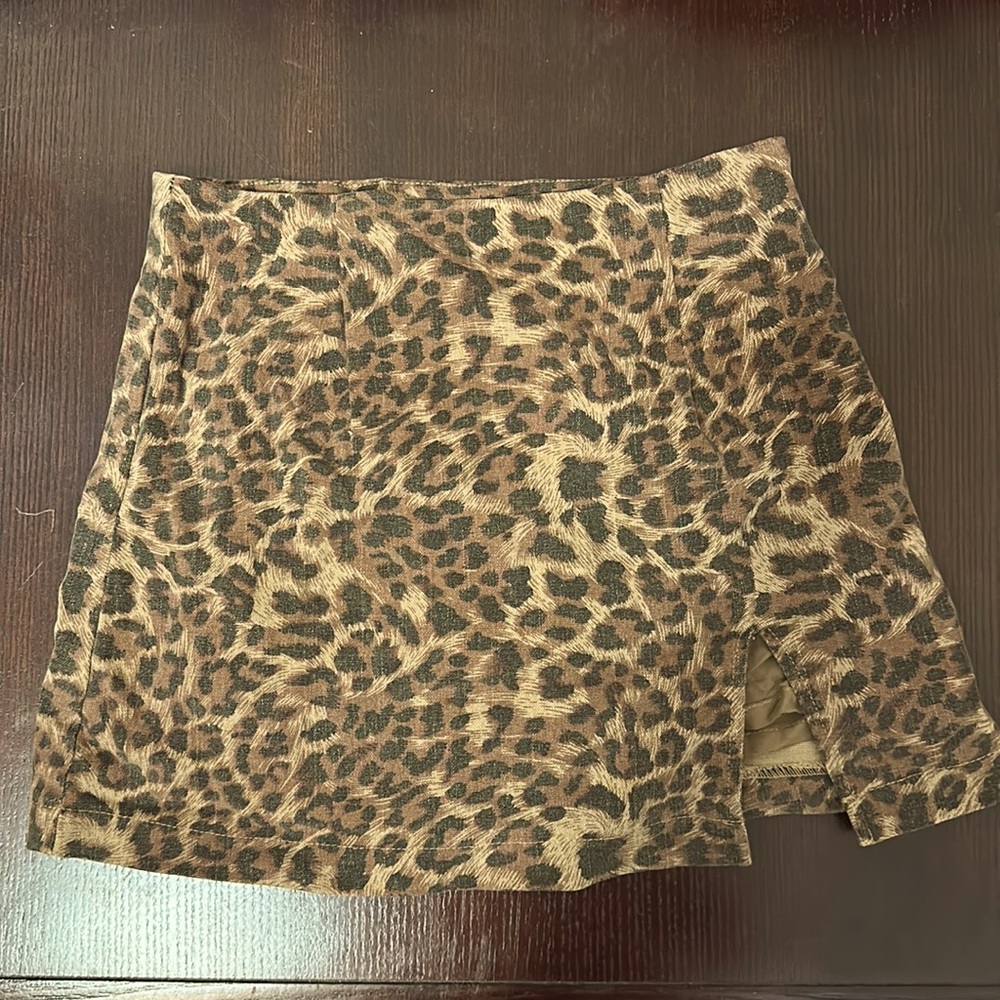 Olivaceous, size small leopard print mini skirt